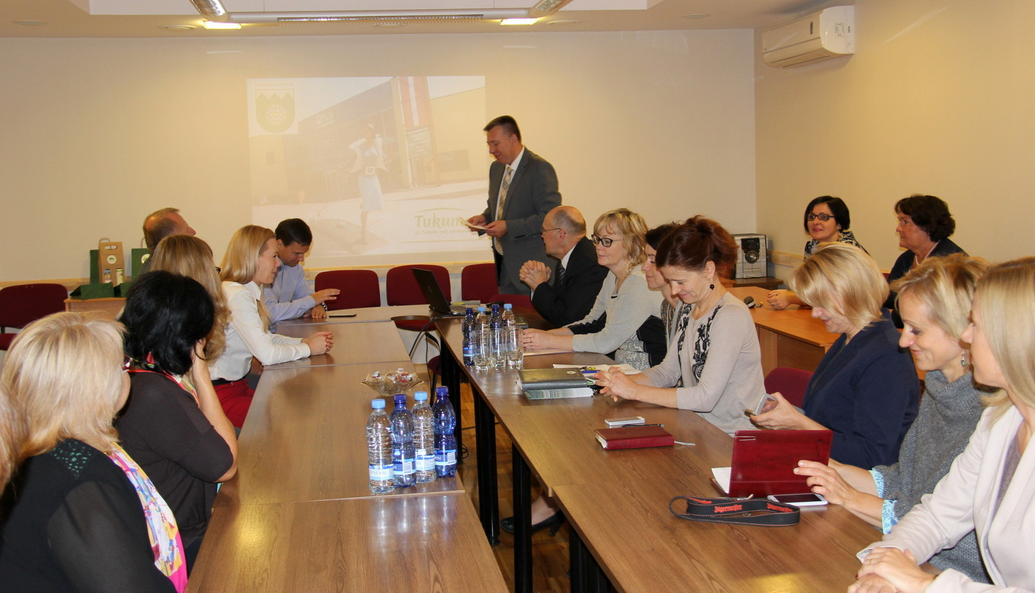 Tukuma novada Domē viesojās kolēģi no Cēsu novada pašvaldības