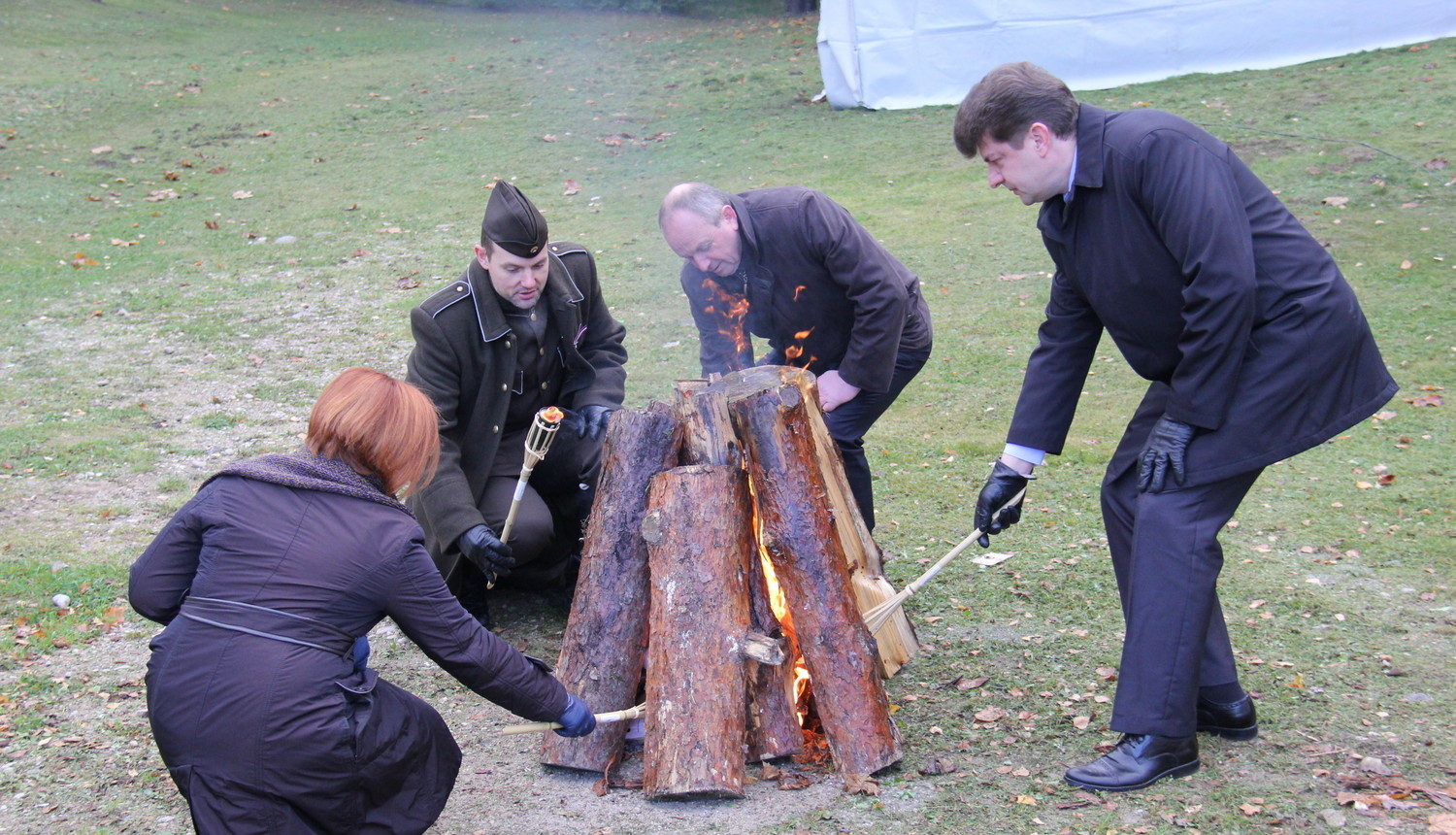 Tukuma Durbes estrādē norisinājās piedzīvojumu un izaicinājumu spēle „Jaunie Rīgas sargi: atceries Lāčplēšus!”