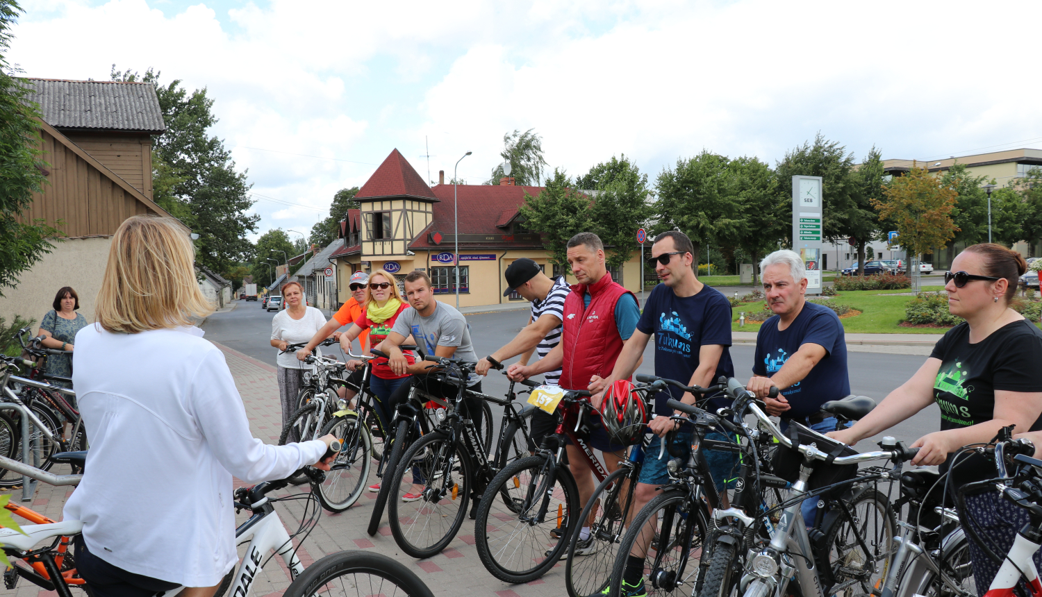 Deputāti velobraucienā pa Tukuma pilsētu un mikrorajoniem