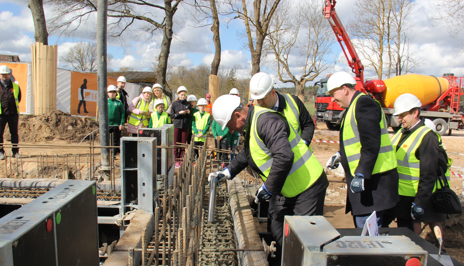 Iemūrēta kapsula ar vēstījumu nākamajām paaudzēm