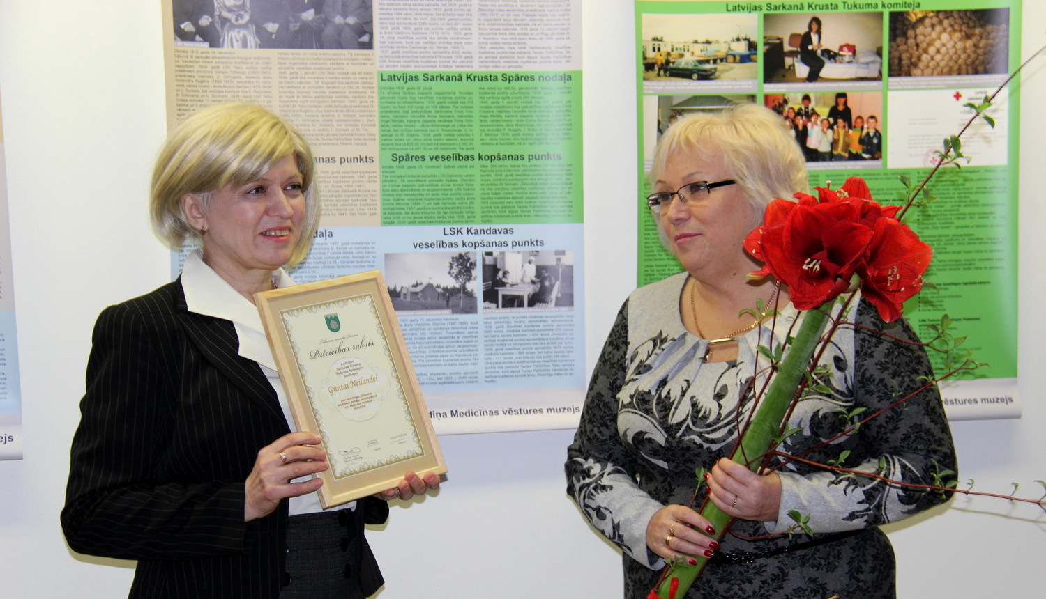 Tukuma novada Domē apskatāma izstāde, kas atspoguļo Latvijas Sarkanā Krusta darbību