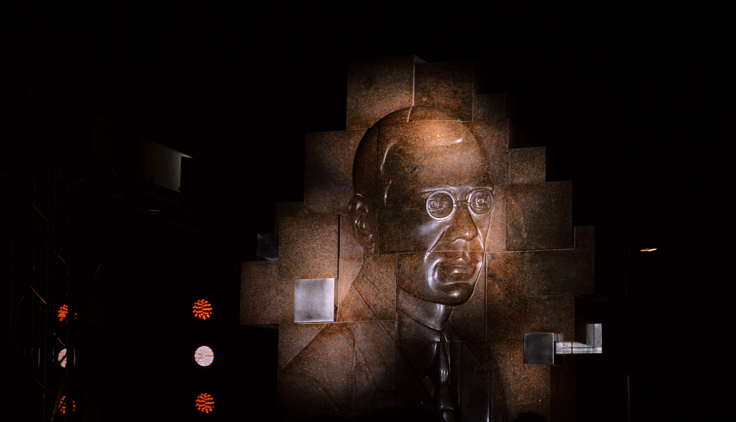 Tukumā tika atklāts Z. A. Meierovica piemineklis