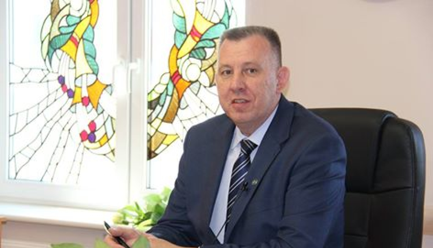 Ēriks Lukmans iztur uzticības balsojumu un saglabā priekšsēdētāja amatu