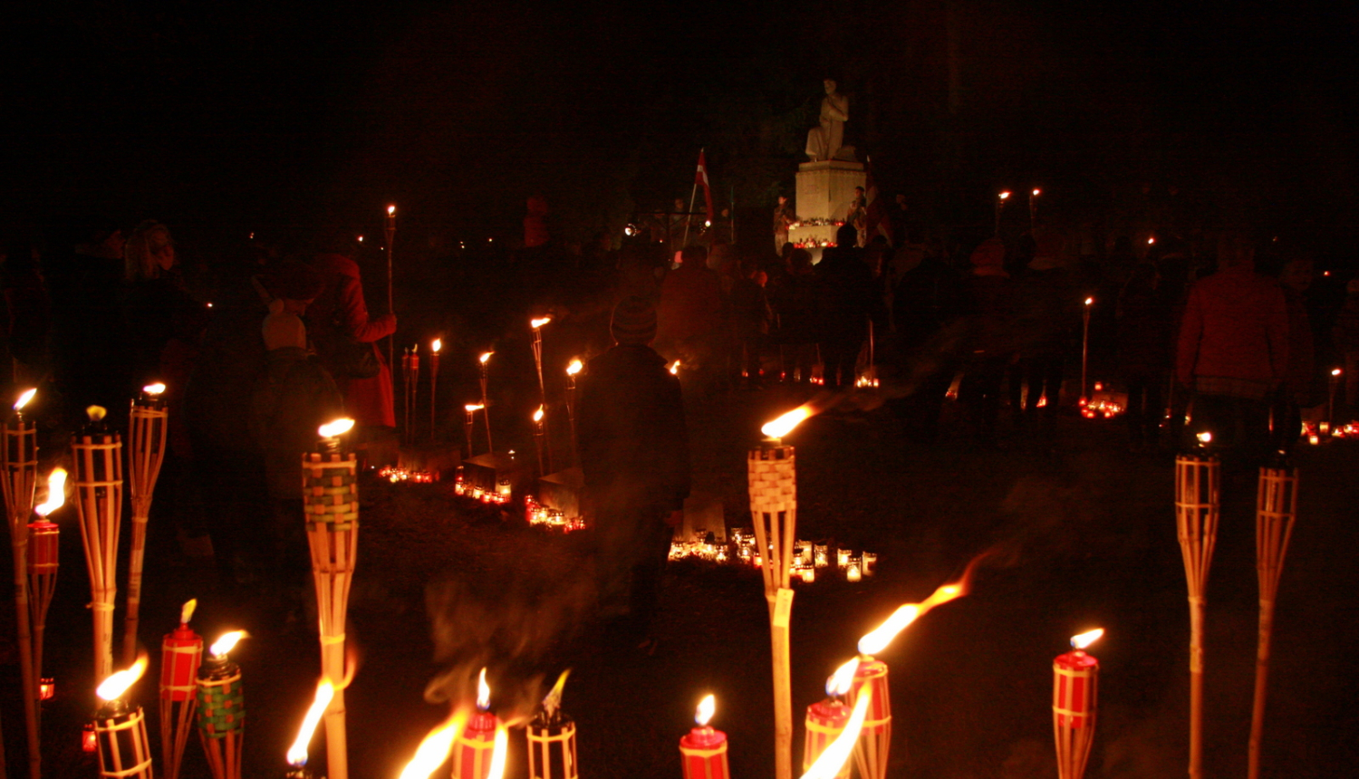 Atklās piemiņas plāksnes, kurās iegravēti 56 par Tukuma novadu kritušo un mirušo Baltijas landesvēra brīvprātīgo vārdi