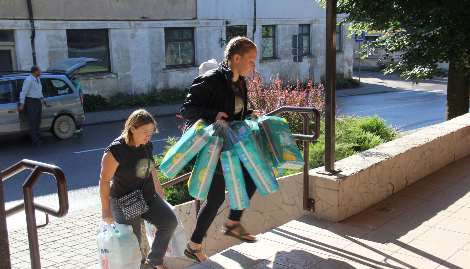 LELBAS Jaunatnes nozares pārstāvji sniedz atbalstu Tukuma novada jaunajām māmiņām