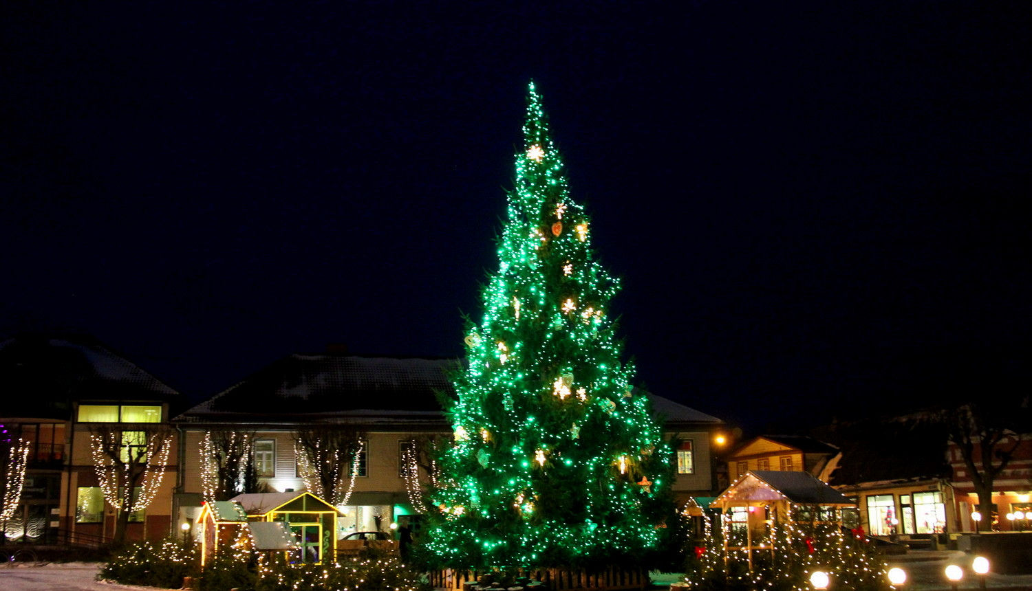 Aicinām izgaismot namus un pagalmus!