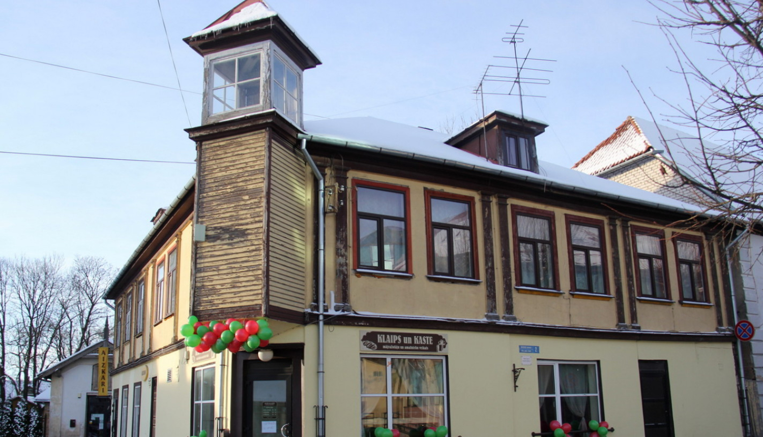 Durvis vēris mājražotāju un amatnieku produkcijas veikals “Klaips un Kaste"