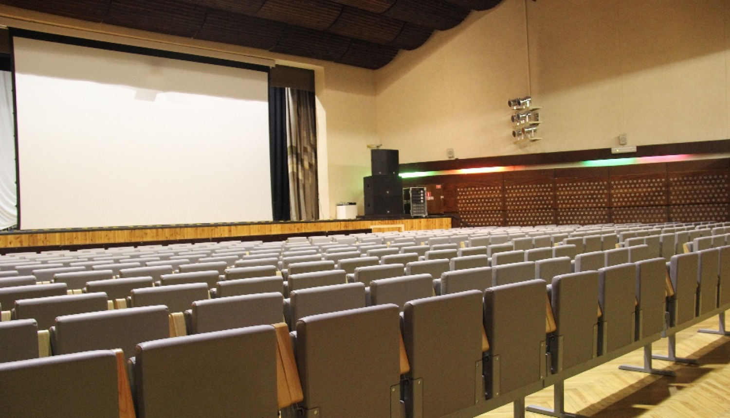 Tukuma pilsētas Kultūras namā uzlabota zāle un tehniskās iespējas