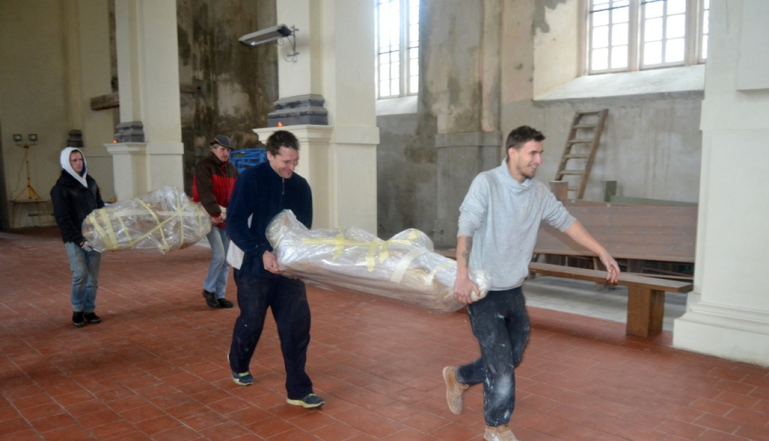 Lestenes baznīcā atgriežas altāris