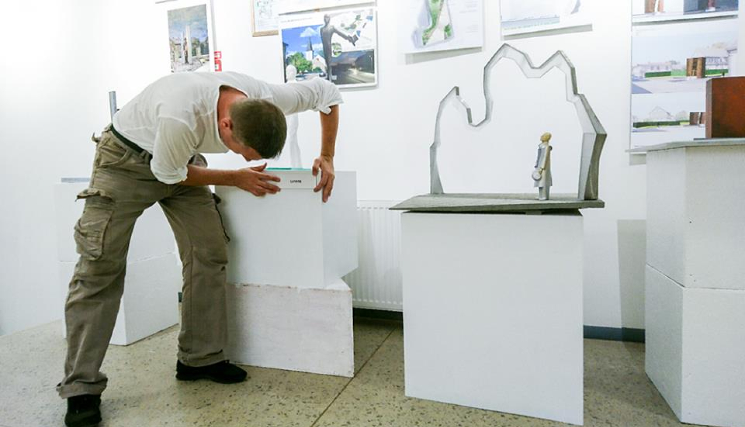 Aicinām uz Z.A.Meierovica pieminekļa metu izstādes atklāšanu