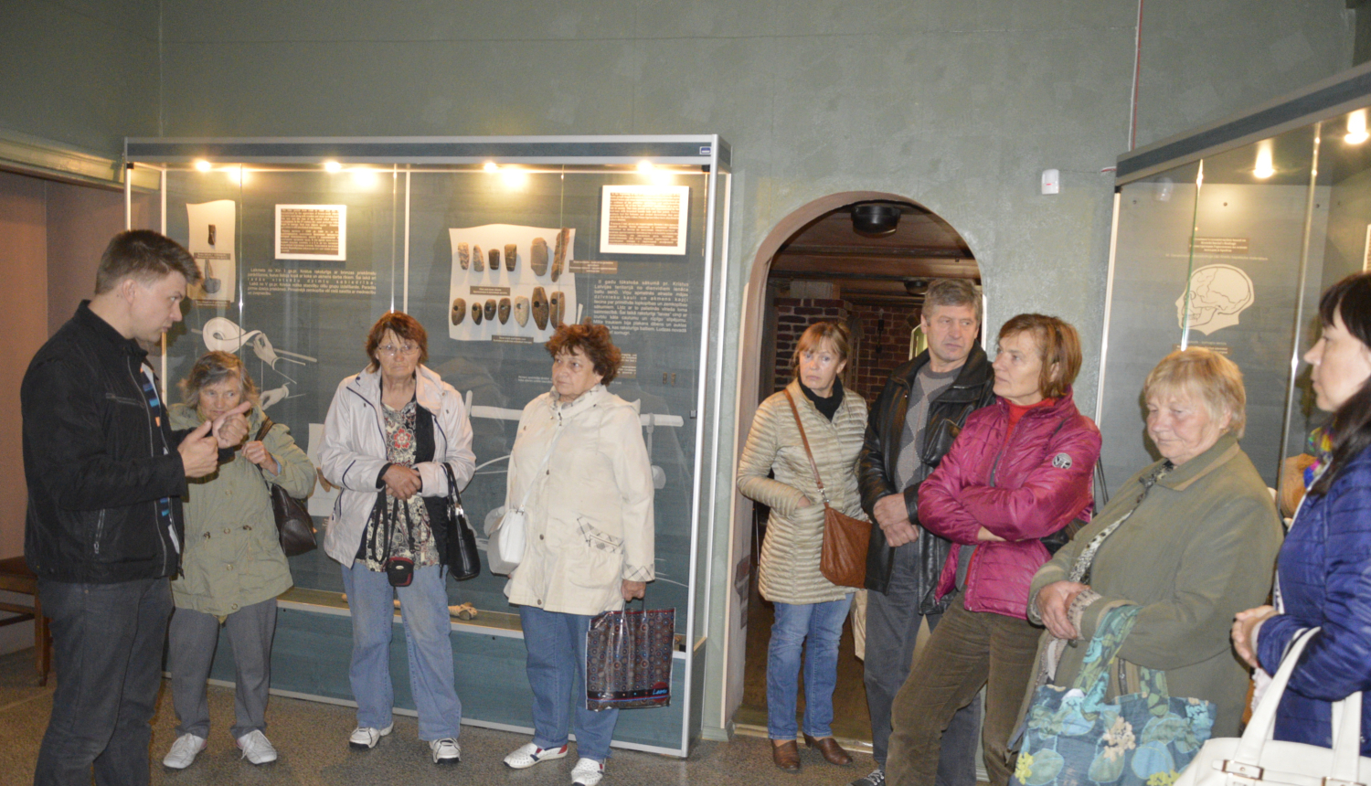 POĻU MUIŽNIEKU VĒSTURISKAIS MANTOJUMS LATVIJĀ