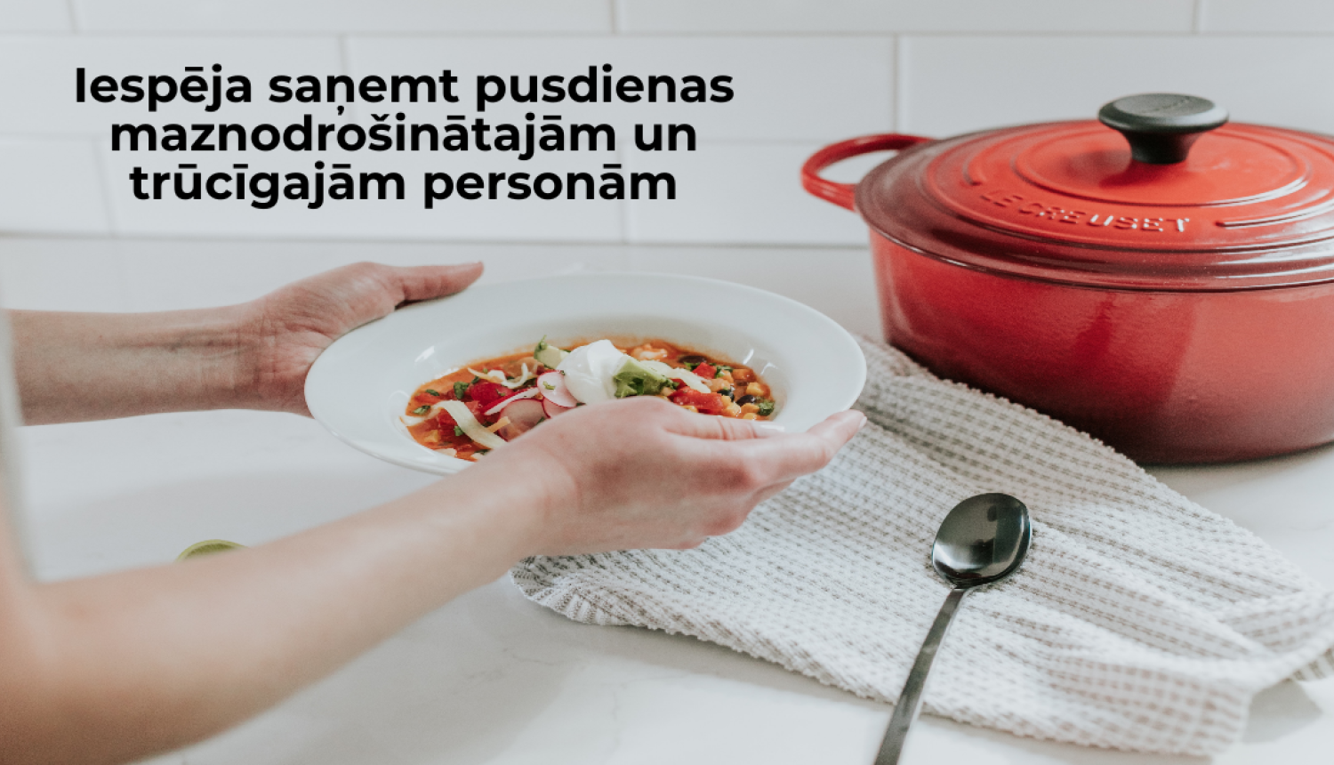 Pusdienas trūcīgo un maznodrošināto ģimeņu skolniekiem līdzņemšanai