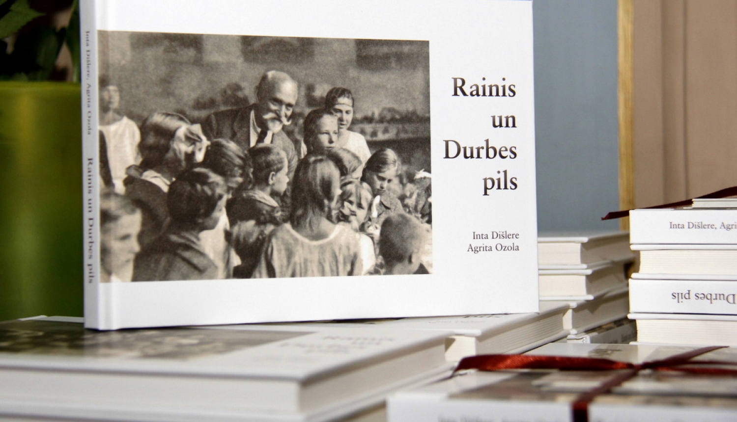 Atklāts katalogs „Rainis un Durbes pils”