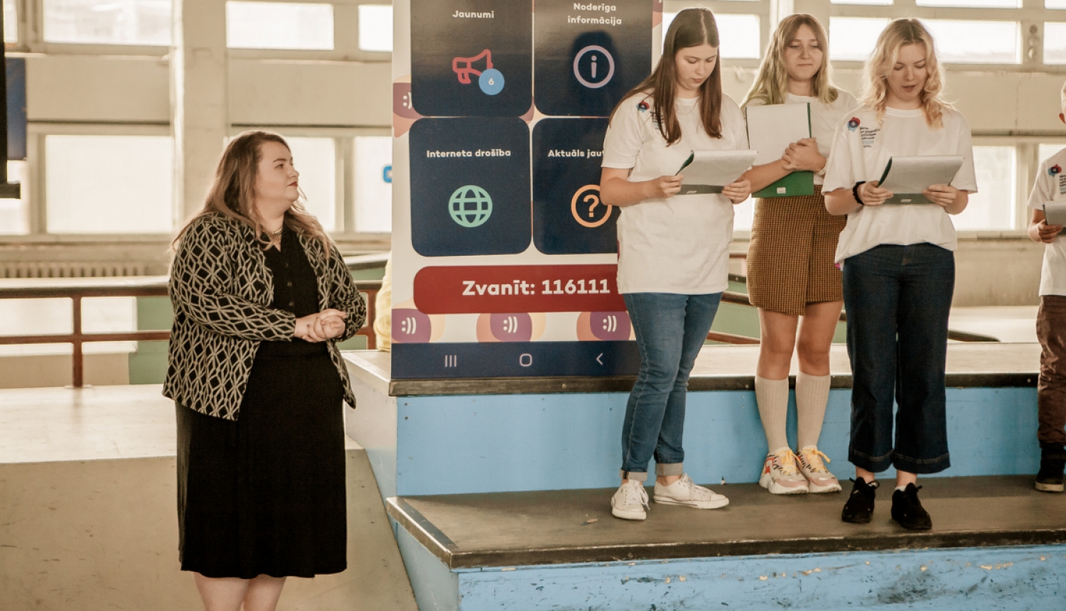 Bērnu un pusaudžu uzticības tālrunim 116111 izveidota jauna aplikācija