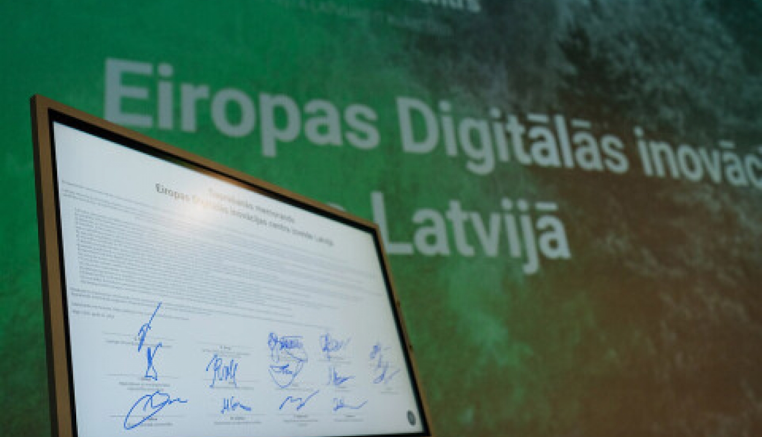 PARAKSTA MEMORANDU PAR EIROPAS DIGITĀLĀ INOVĀCIJU CENTRA IZVEIDI