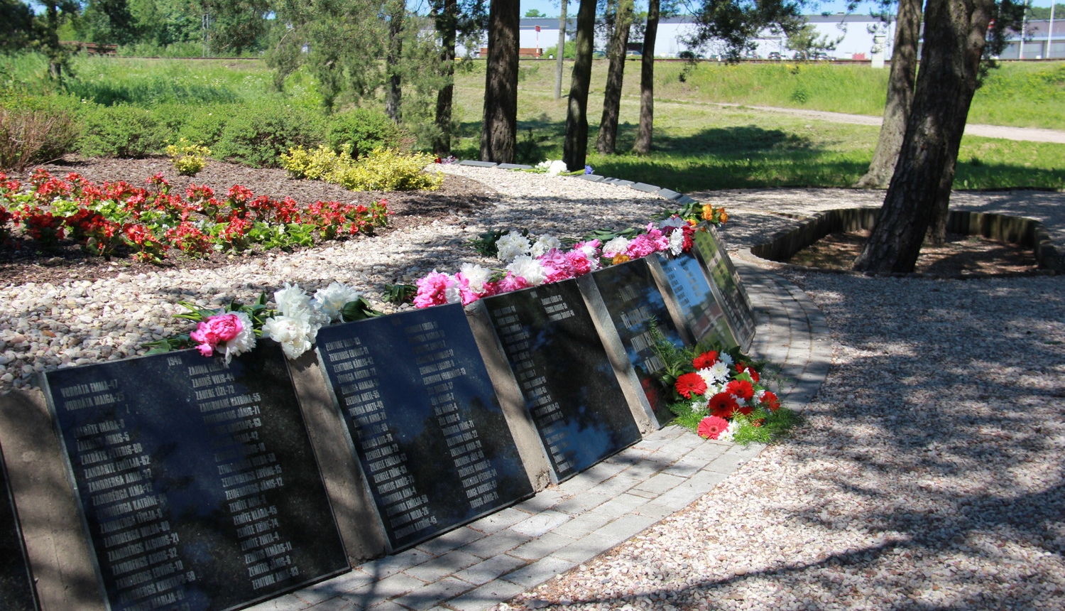 Komunistiskā genocīda upuru piemiņas brīdis pie stacijas “Tukums II”
