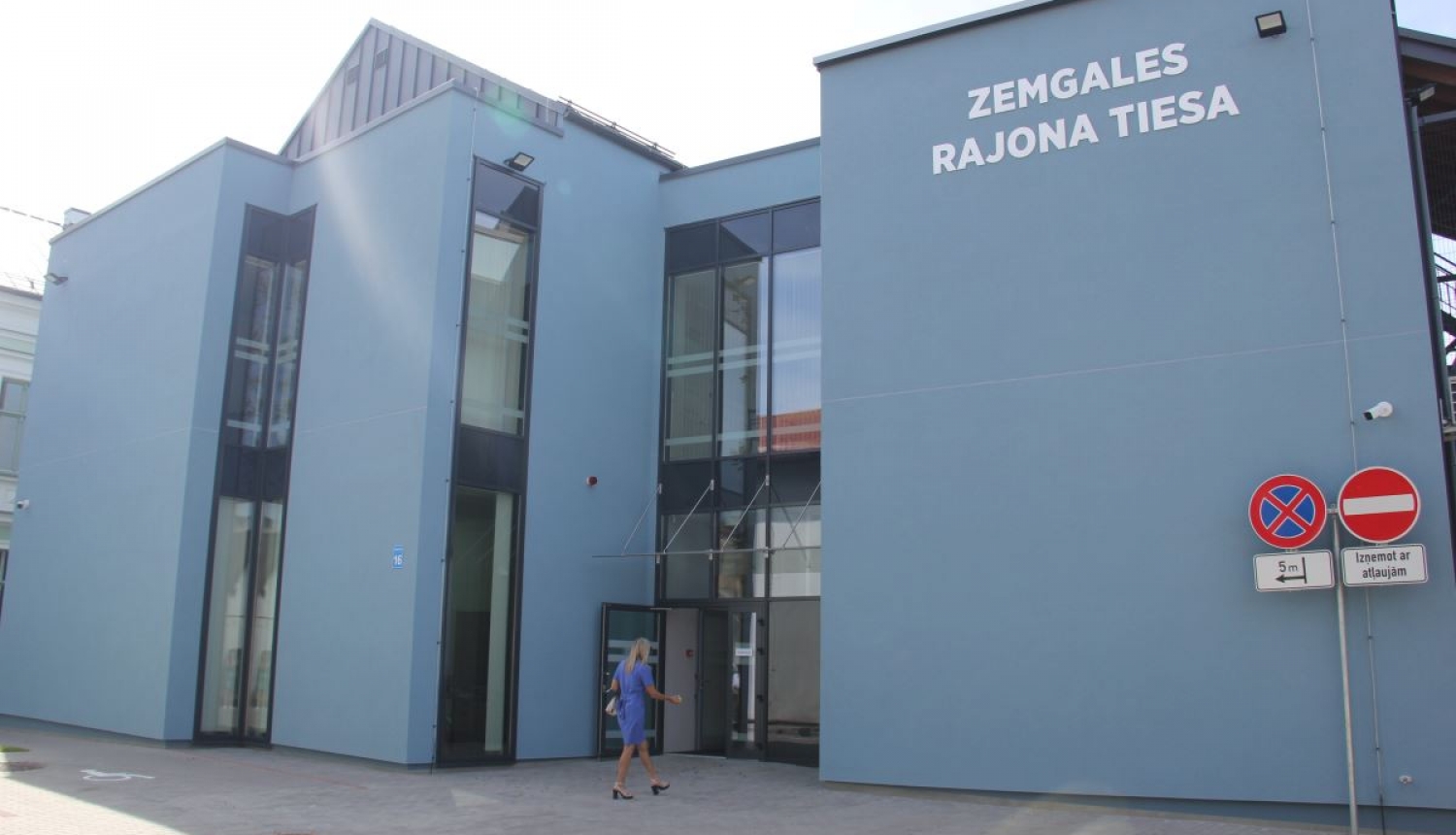 Valsts prezidents Egils Levits atklāj atjaunoto Zemgales rajona tiesas ēku Tukumā